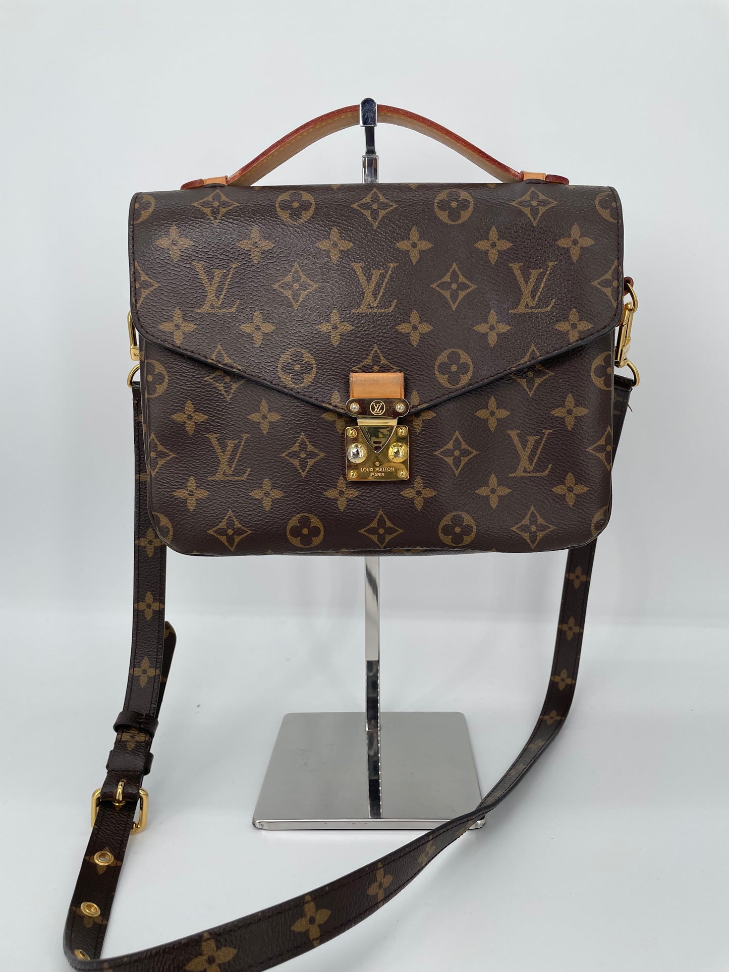 Preloved Louis Vuitton Pochette Metis Crossbody Bag