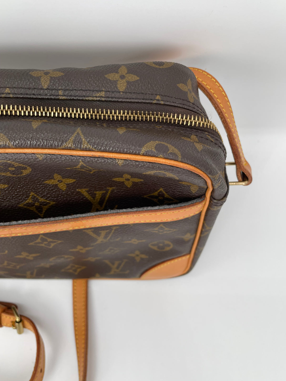 Preloved Vintage Louis Vuitton Canvas Trocadero 30 Bag