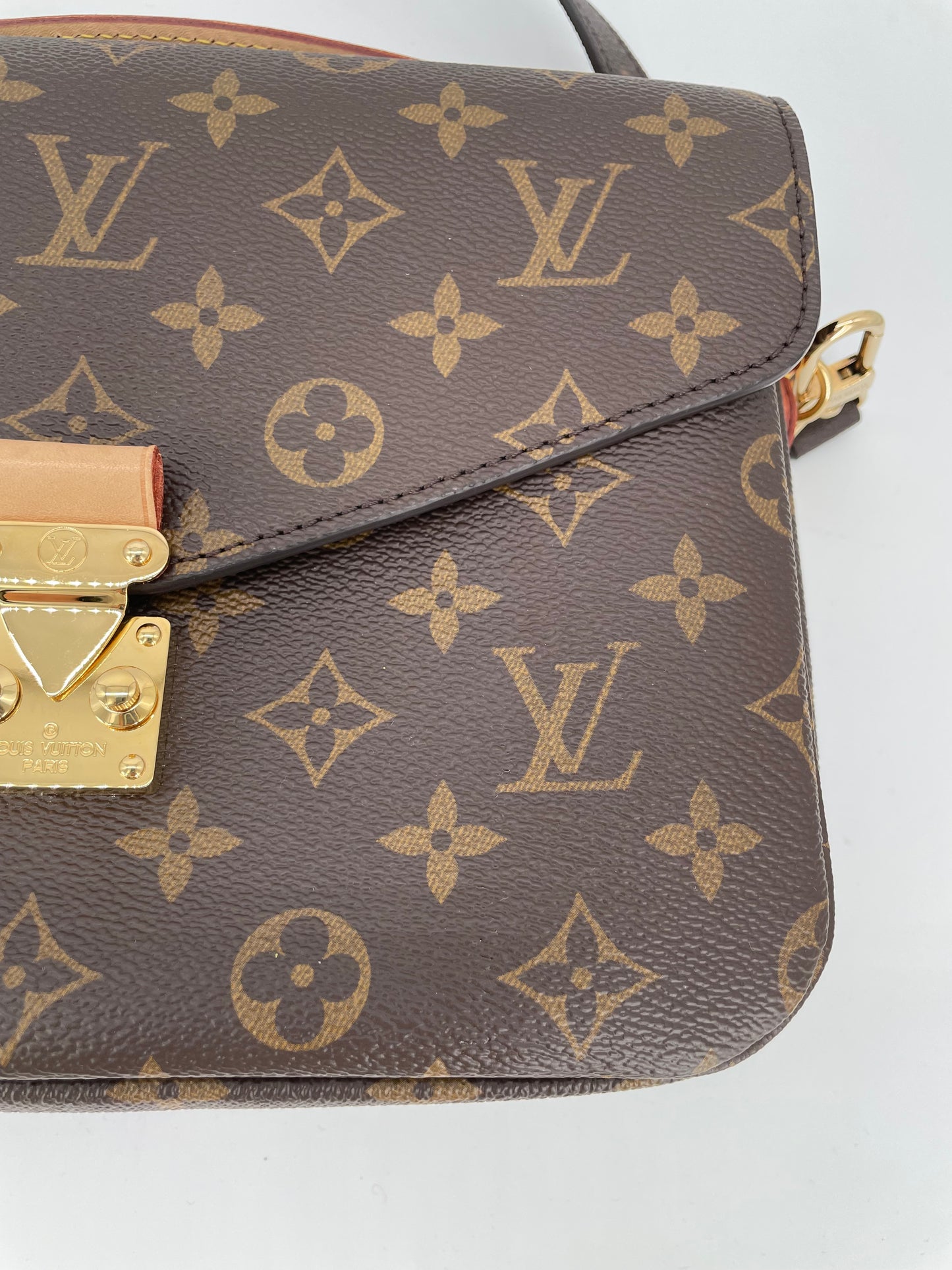 Preloved Louis Vuitton Pochette Metis Crossbody Bag