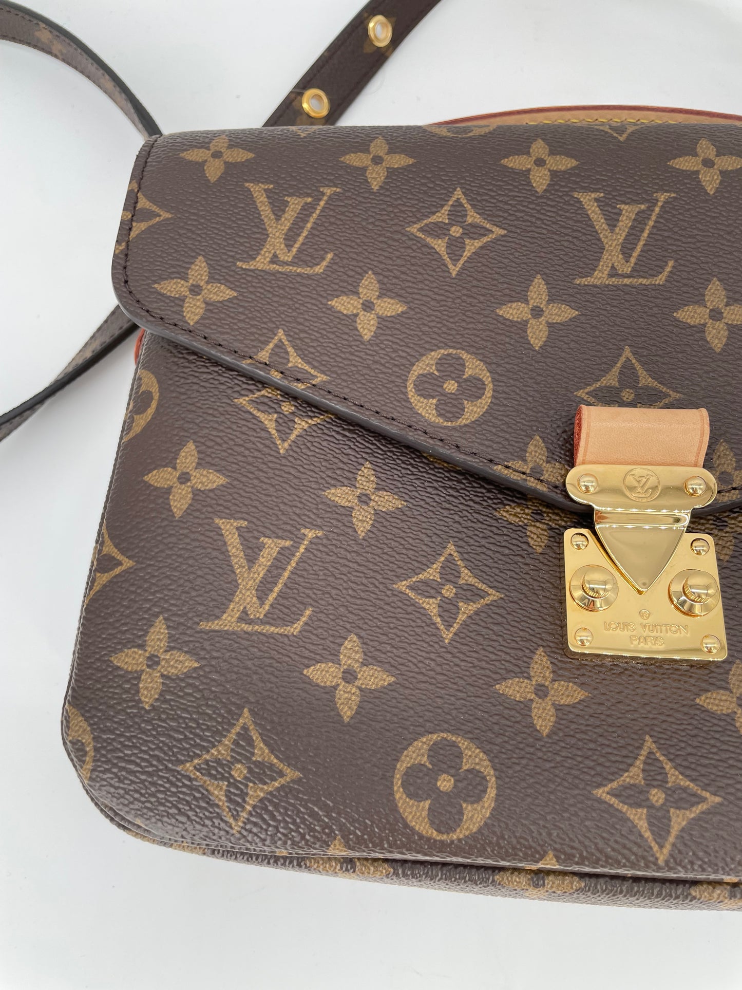 Preloved Louis Vuitton Pochette Metis Crossbody Bag