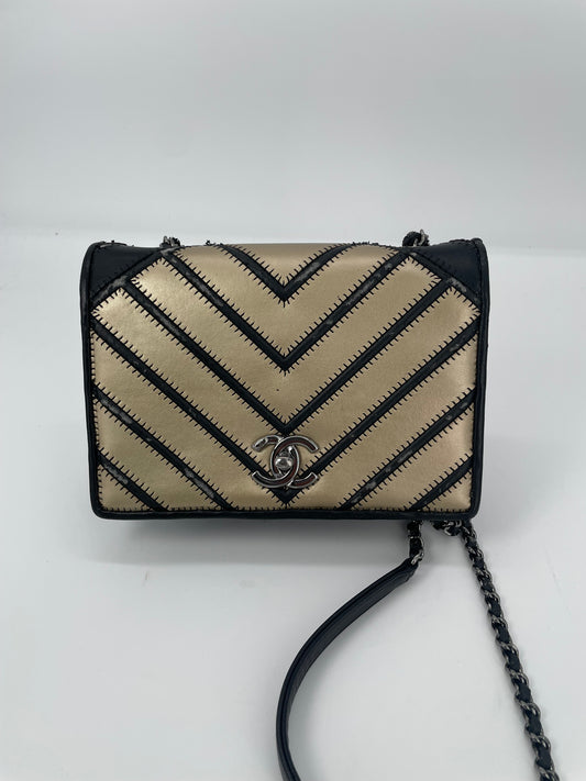 Preloved Chanel Lambskin Grosgrain Chevron
Quilted Couture Flap, Small