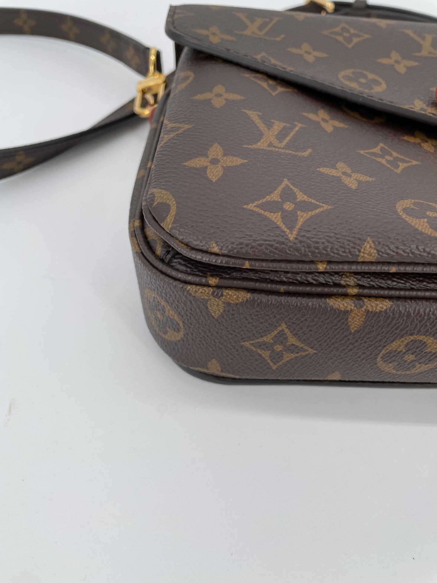 Preloved Louis Vuitton Pochette Metis Crossbody Bag