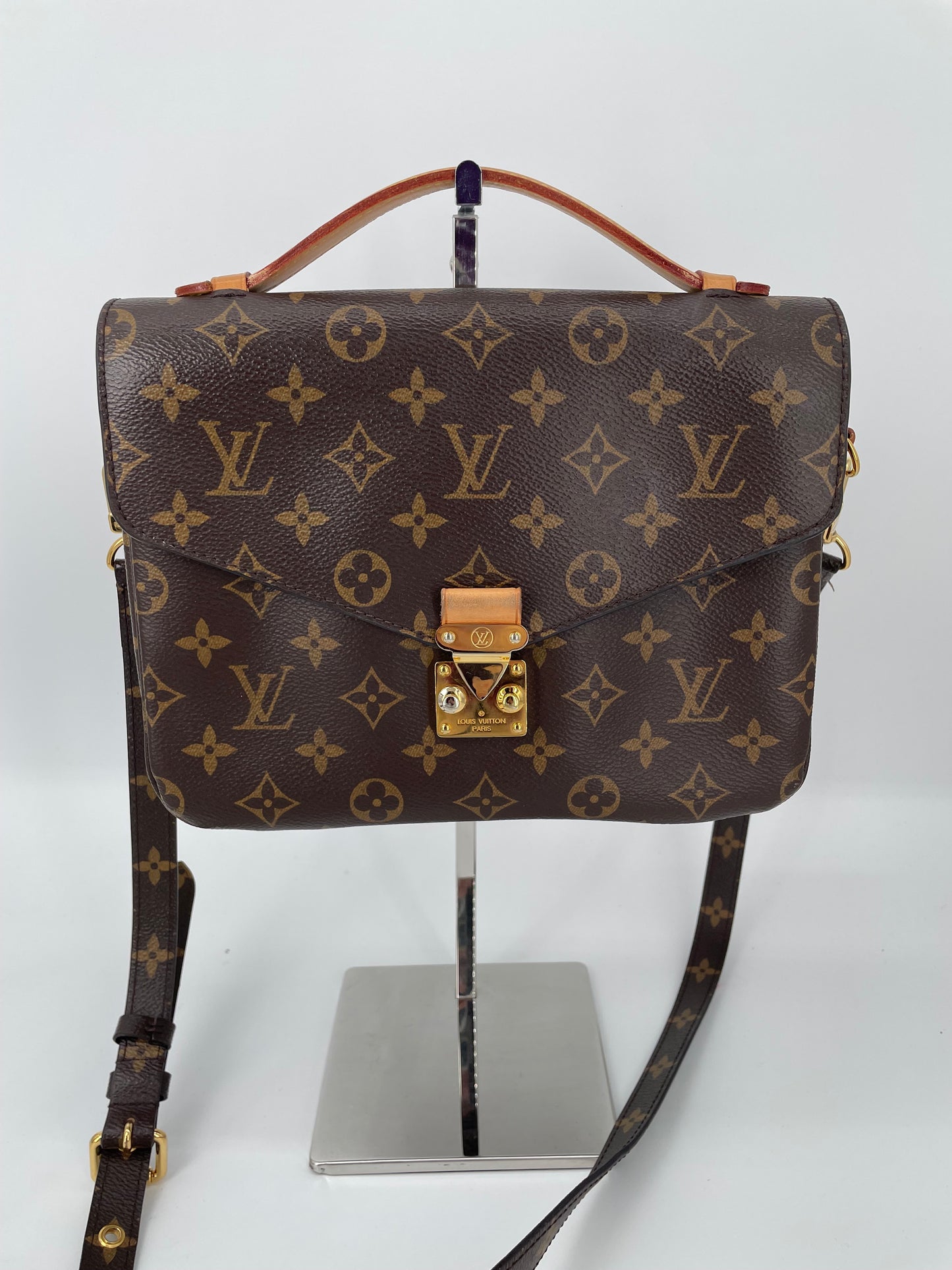 Preloved Louis Vuitton Pochette Metis Crossbody Bag