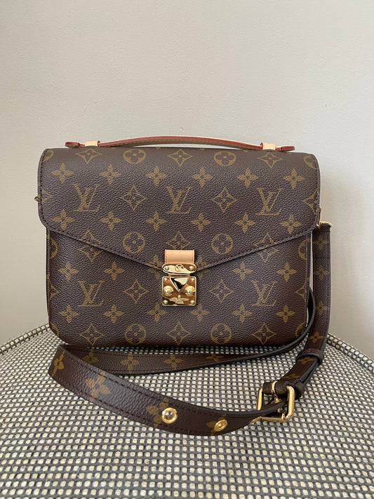 Preloved Louis Vuitton Pochette Metis Crossbody Bag