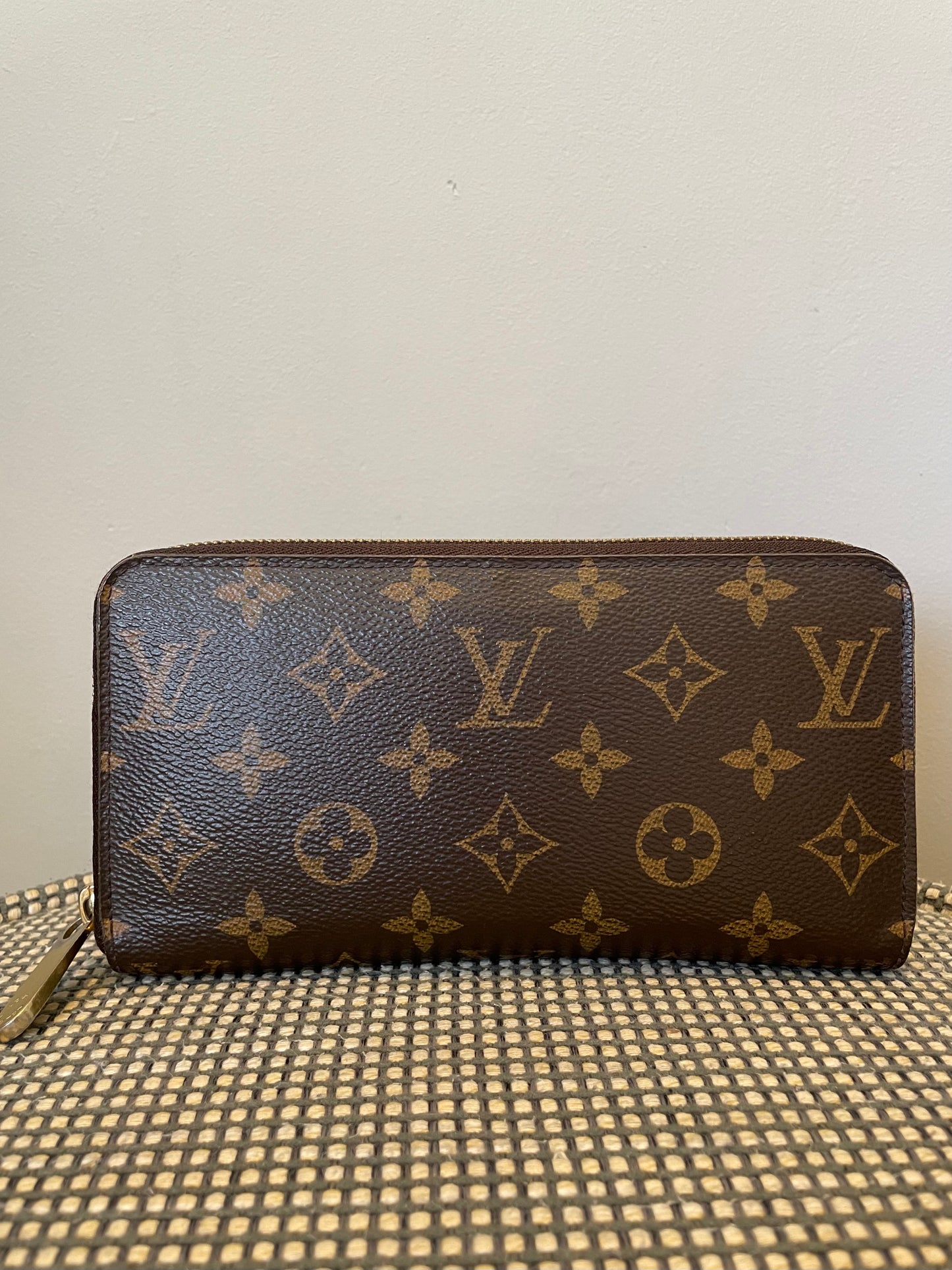 Preloved Louis Vuitton zippy Wallet