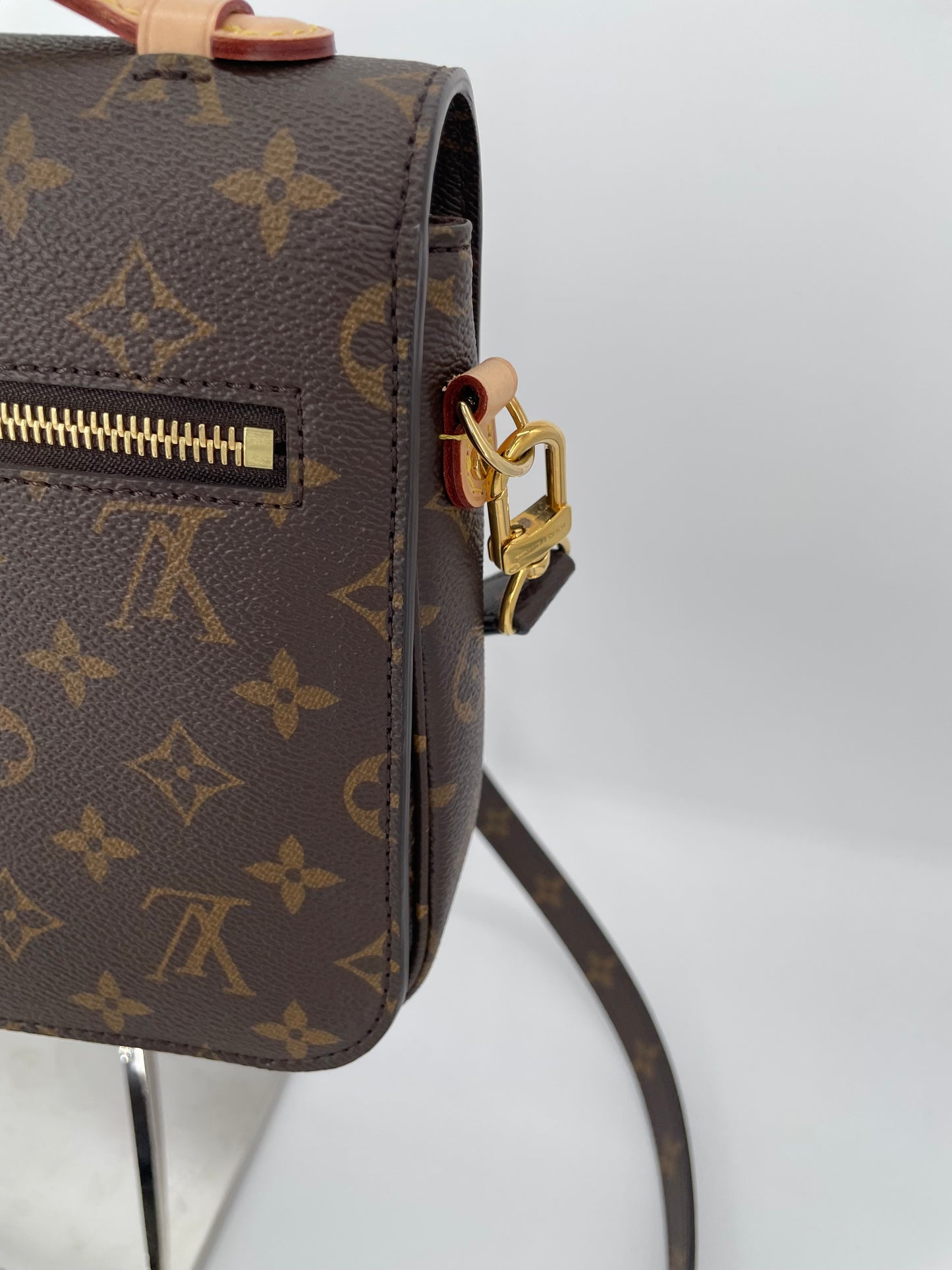 Preloved Louis Vuitton Pochette Metis Crossbody Bag