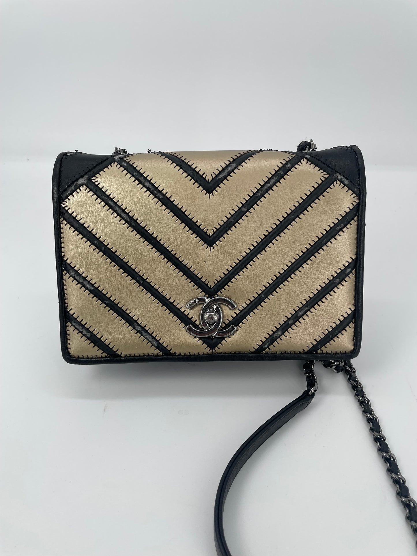 Preloved Chanel Lambskin Grosgrain Chevron
Quilted Couture Flap, Small