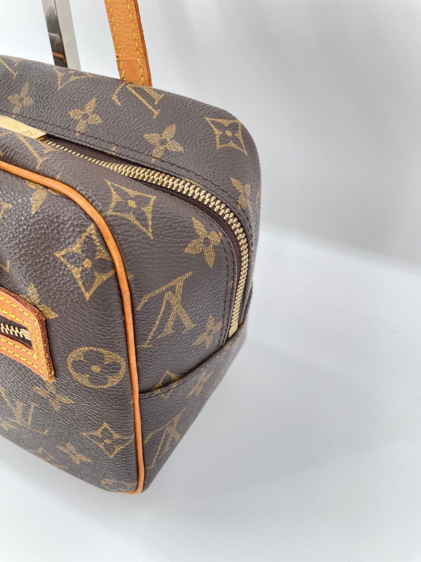 Preloved Louis Vuitton Cite Shoulder Bag, MM