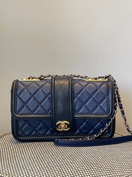 Preloved Chanel Lambskin Quilted Elegant CC Flap, Medium