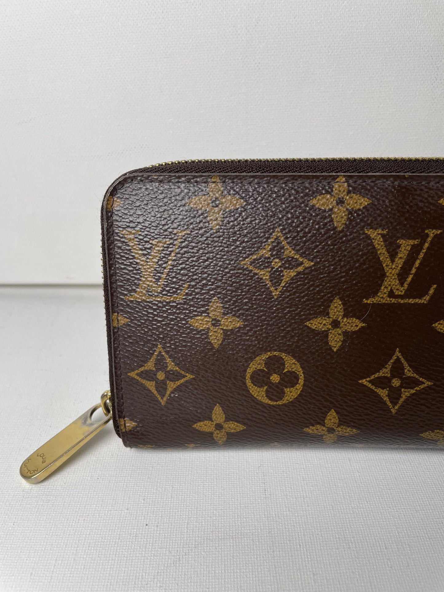 Preloved Louis Vuitton zippy Wallet
