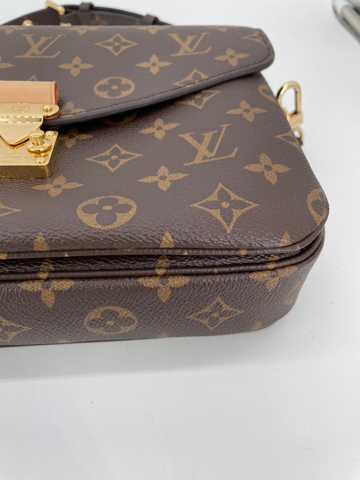 Preloved Louis Vuitton Pochette Metis Crossbody Bag