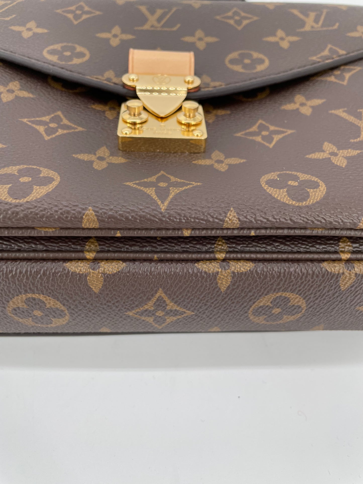 Preloved Louis Vuitton Pochette Metis Crossbody Bag