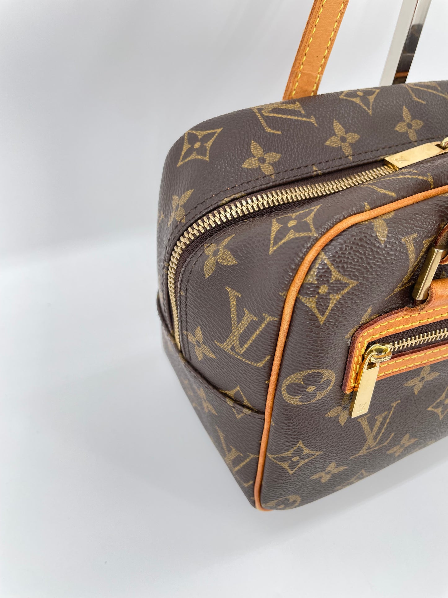 Preloved Louis Vuitton Cite Shoulder Bag, MM