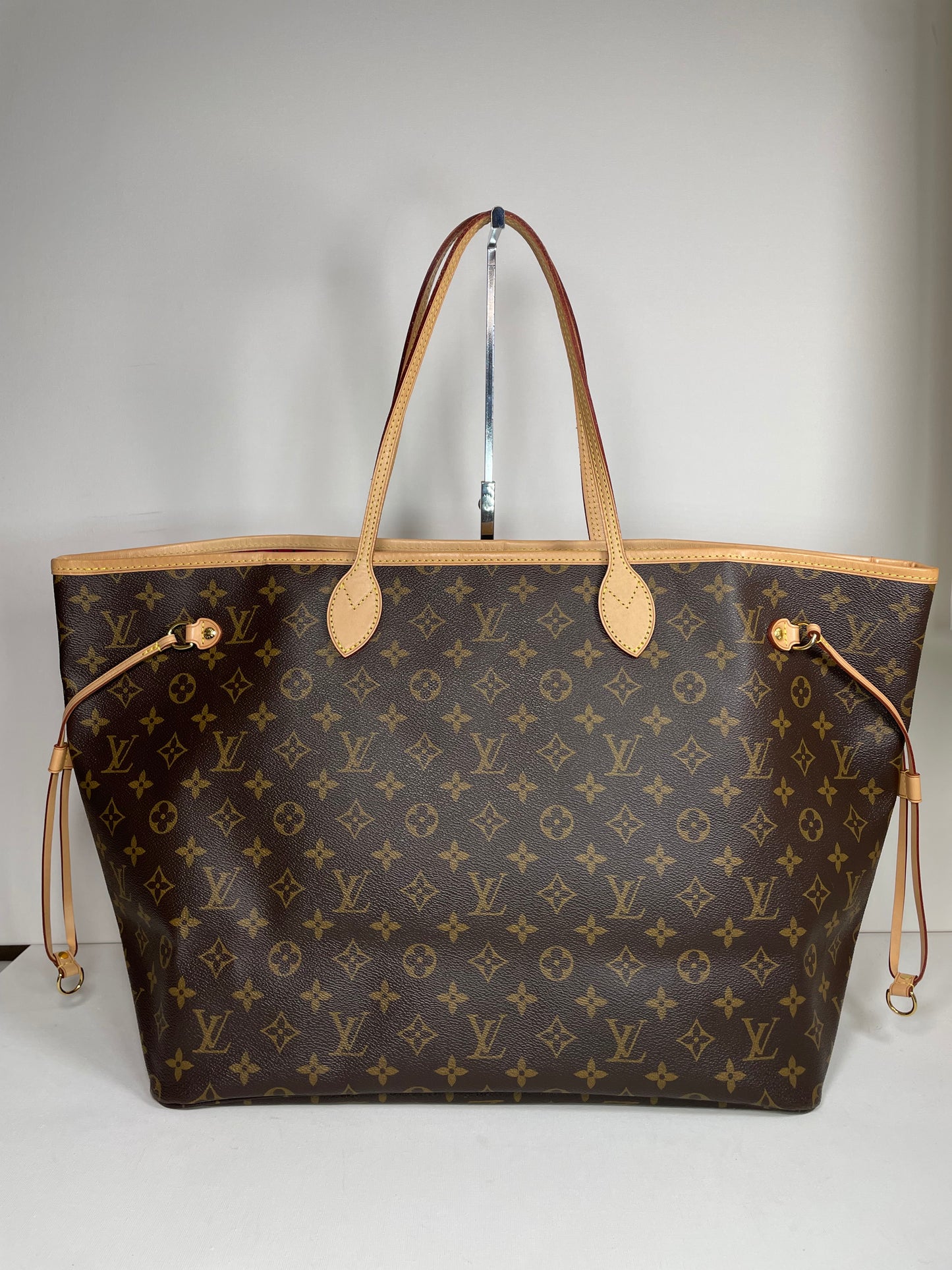 Louis Vuitton Neverfull Shopping Tote Bag, GM