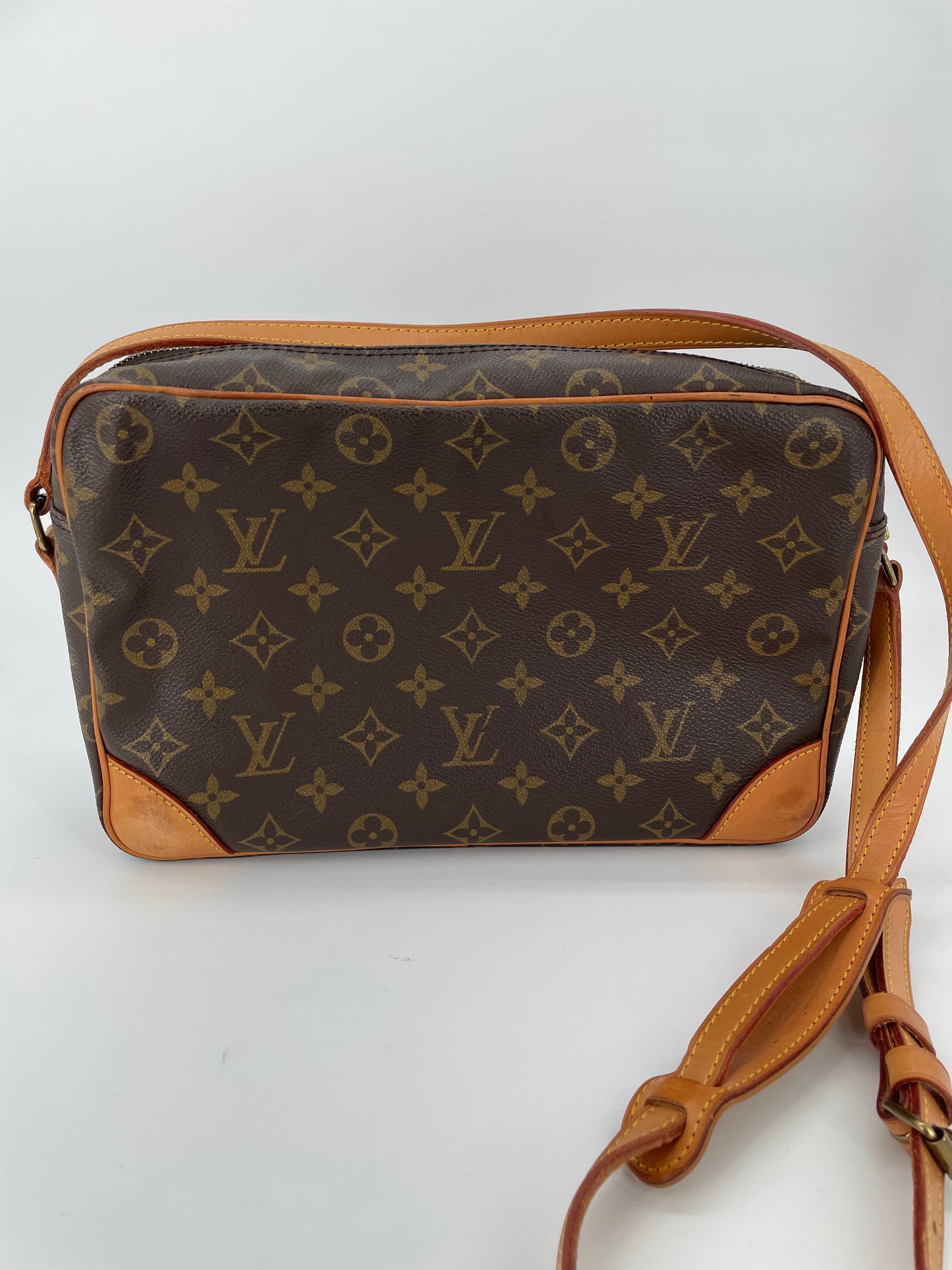 Preloved Vintage Louis Vuitton Canvas Trocadero Bag