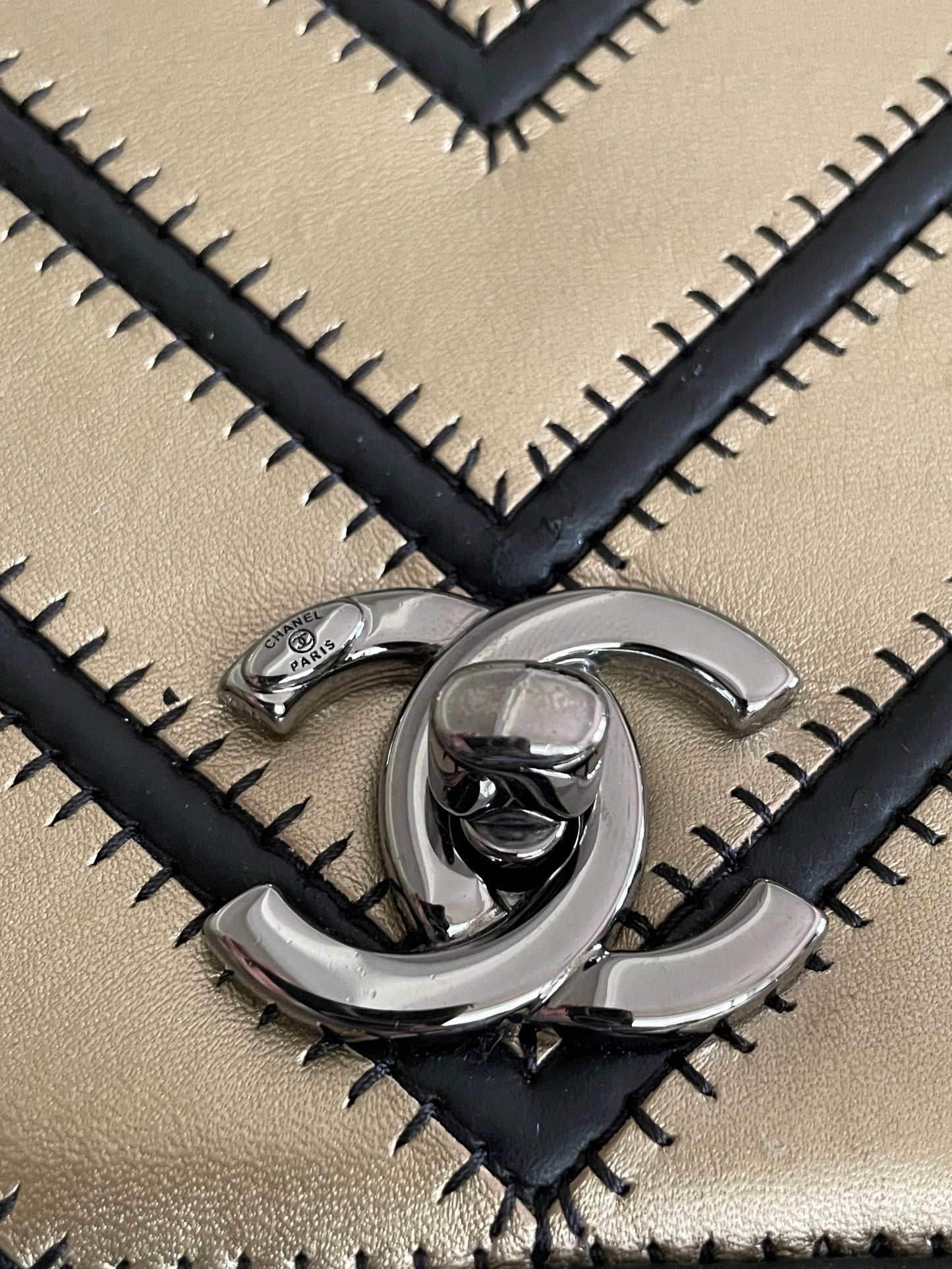 Preloved Chanel Lambskin Grosgrain Chevron
Quilted Couture Flap, Small
