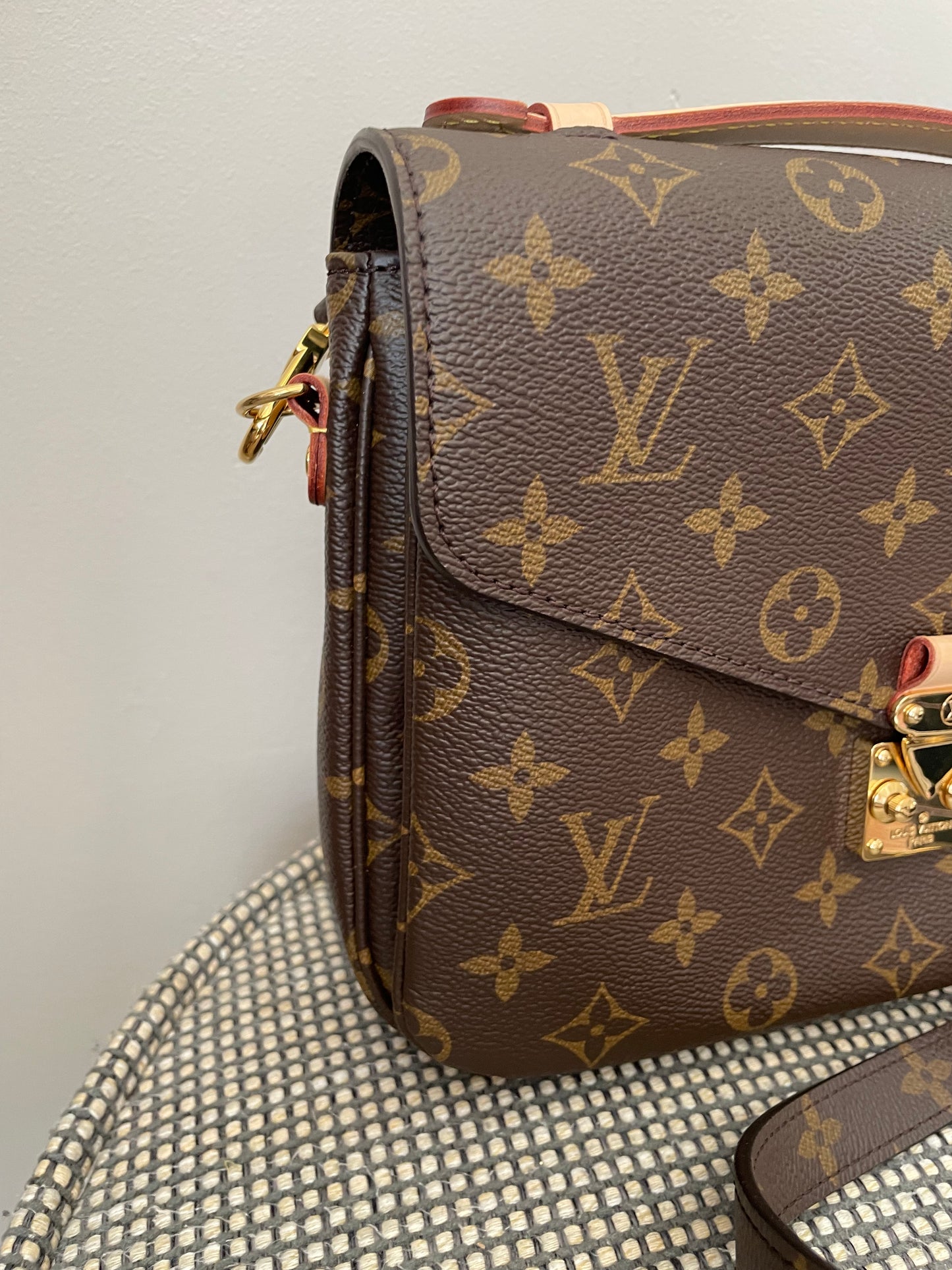 Preloved Louis Vuitton Pochette Metis Crossbody Bag