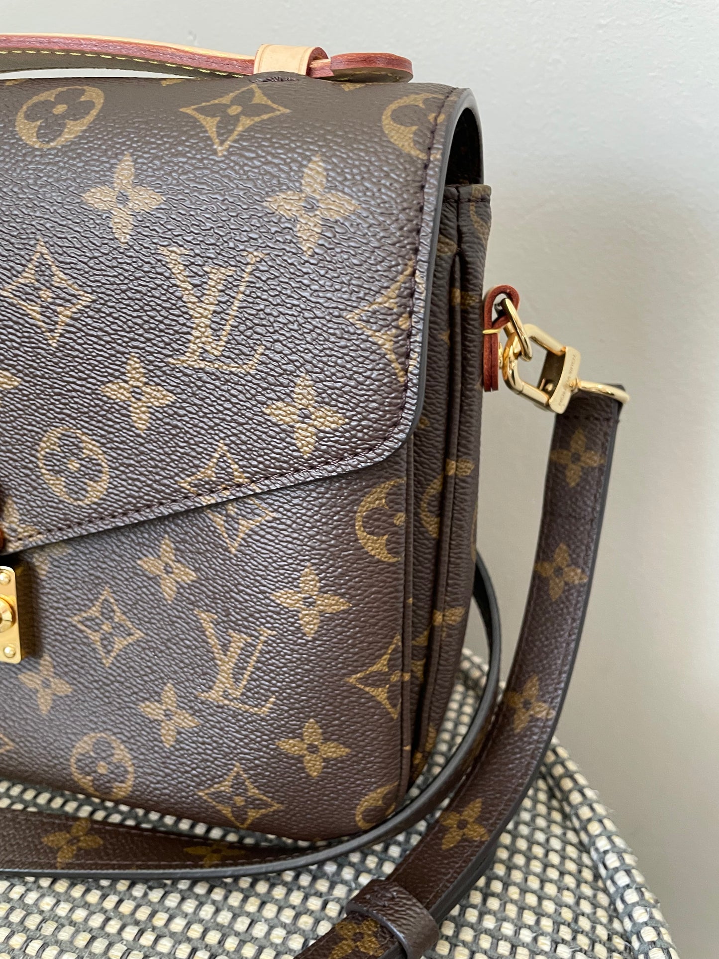 Preloved Louis Vuitton Pochette Metis Crossbody Bag