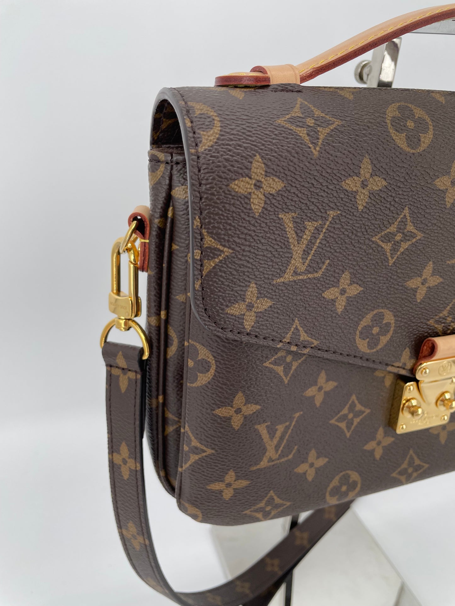 Preloved Louis Vuitton Pochette Metis Crossbody Bag