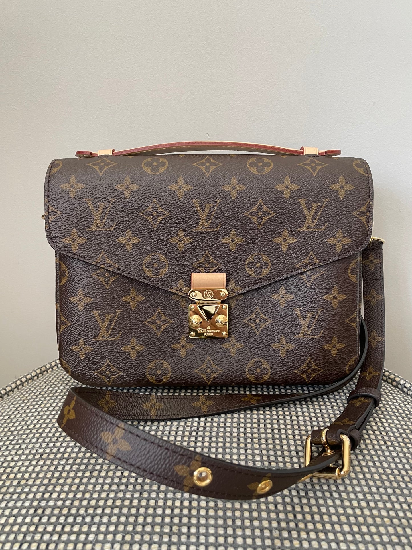 Preloved Louis Vuitton Pochette Metis Crossbody Bag