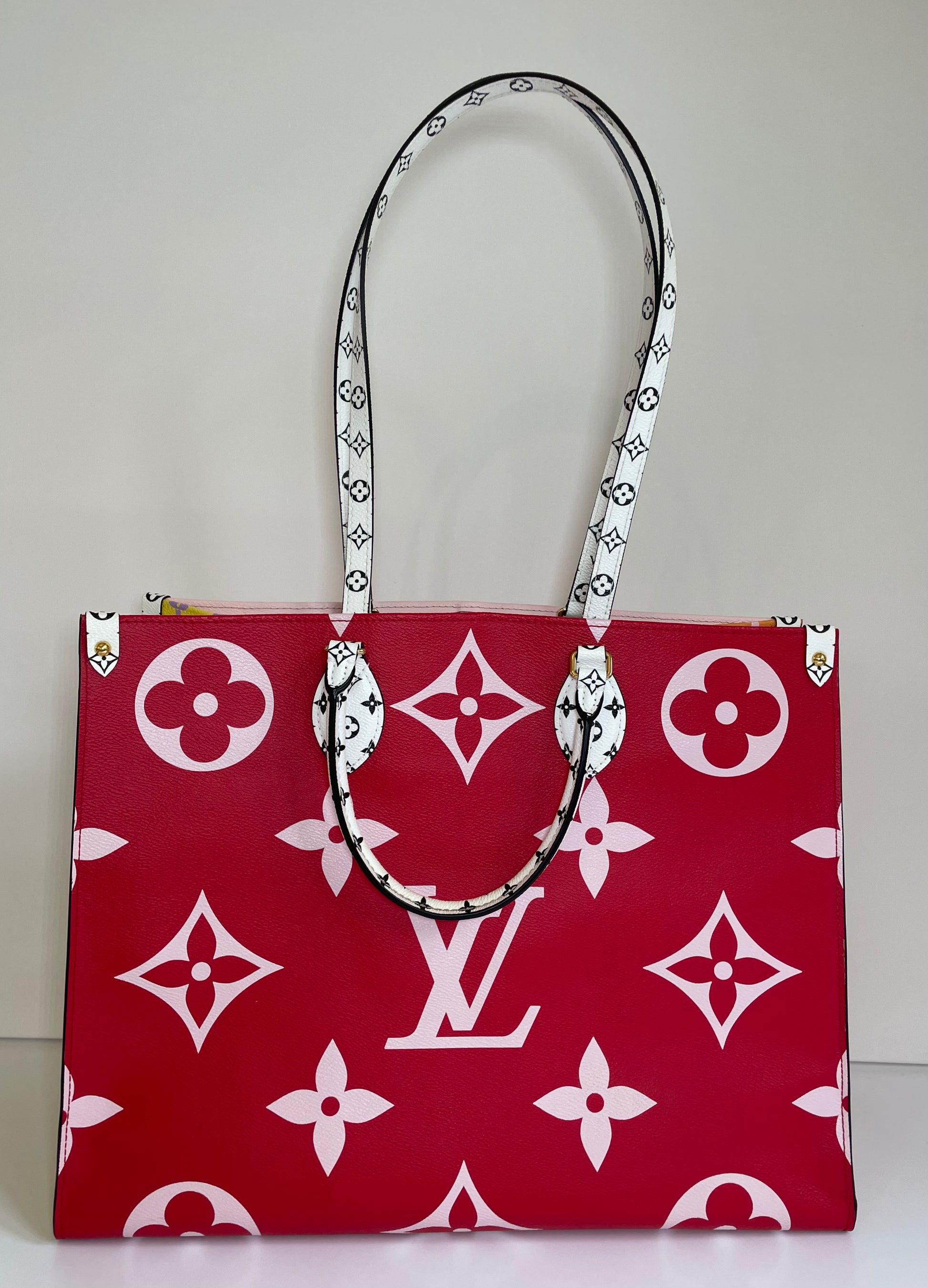 Louis vuitton onthego red hotsell
