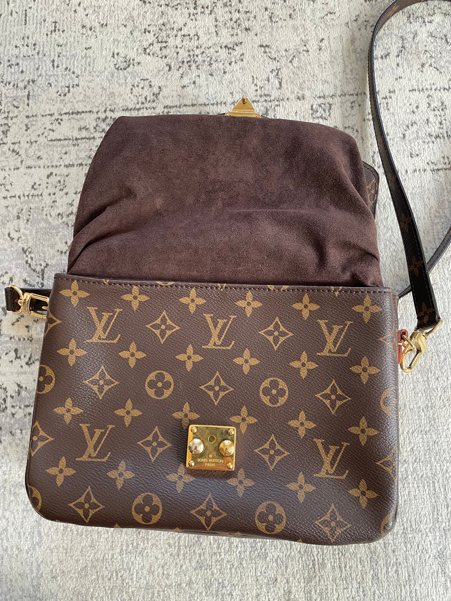 Preloved Louis Vuitton Pochette Metis Crossbody Bag
