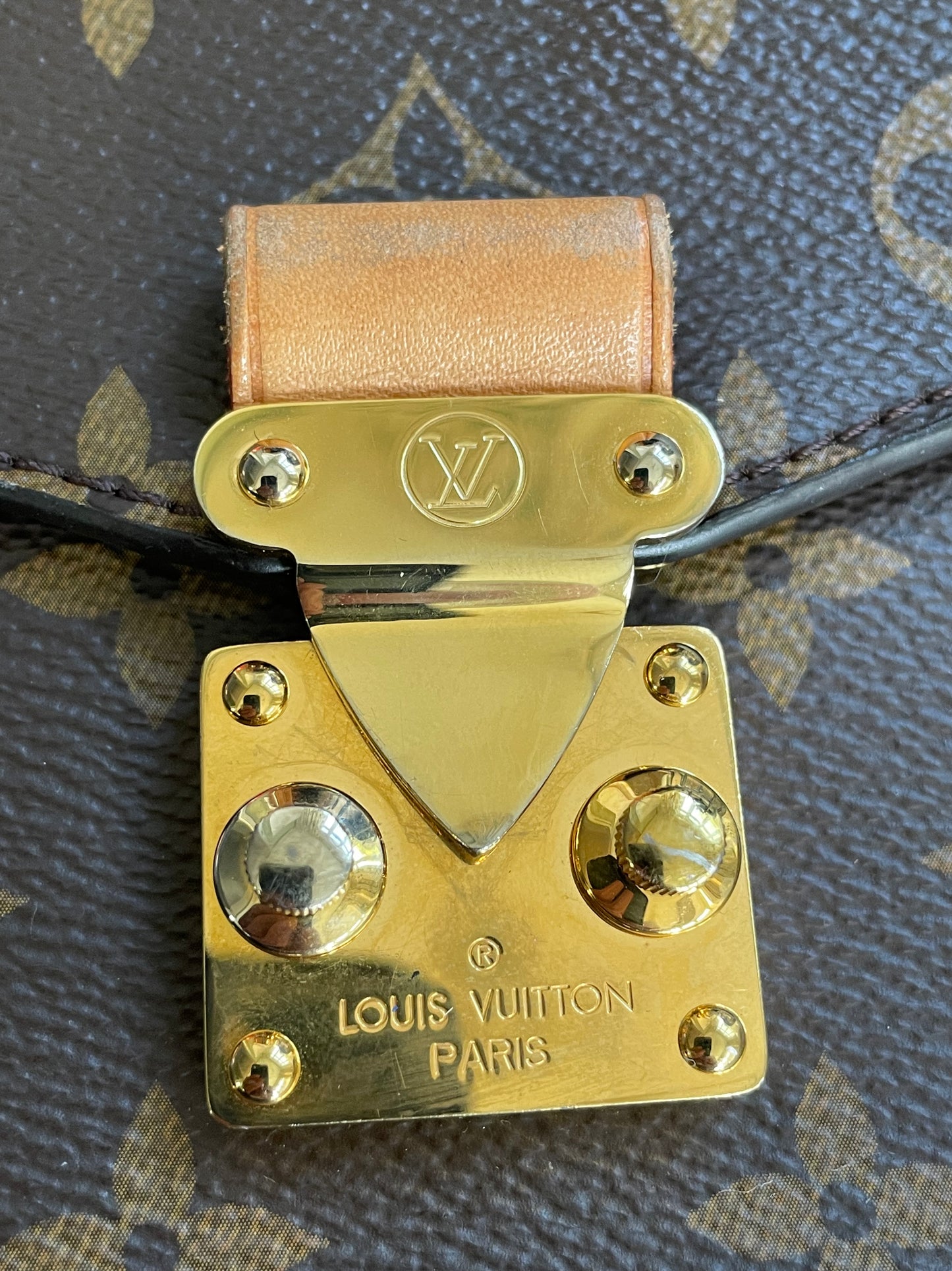 Preloved Louis Vuitton Pochette Metis Crossbody Bag