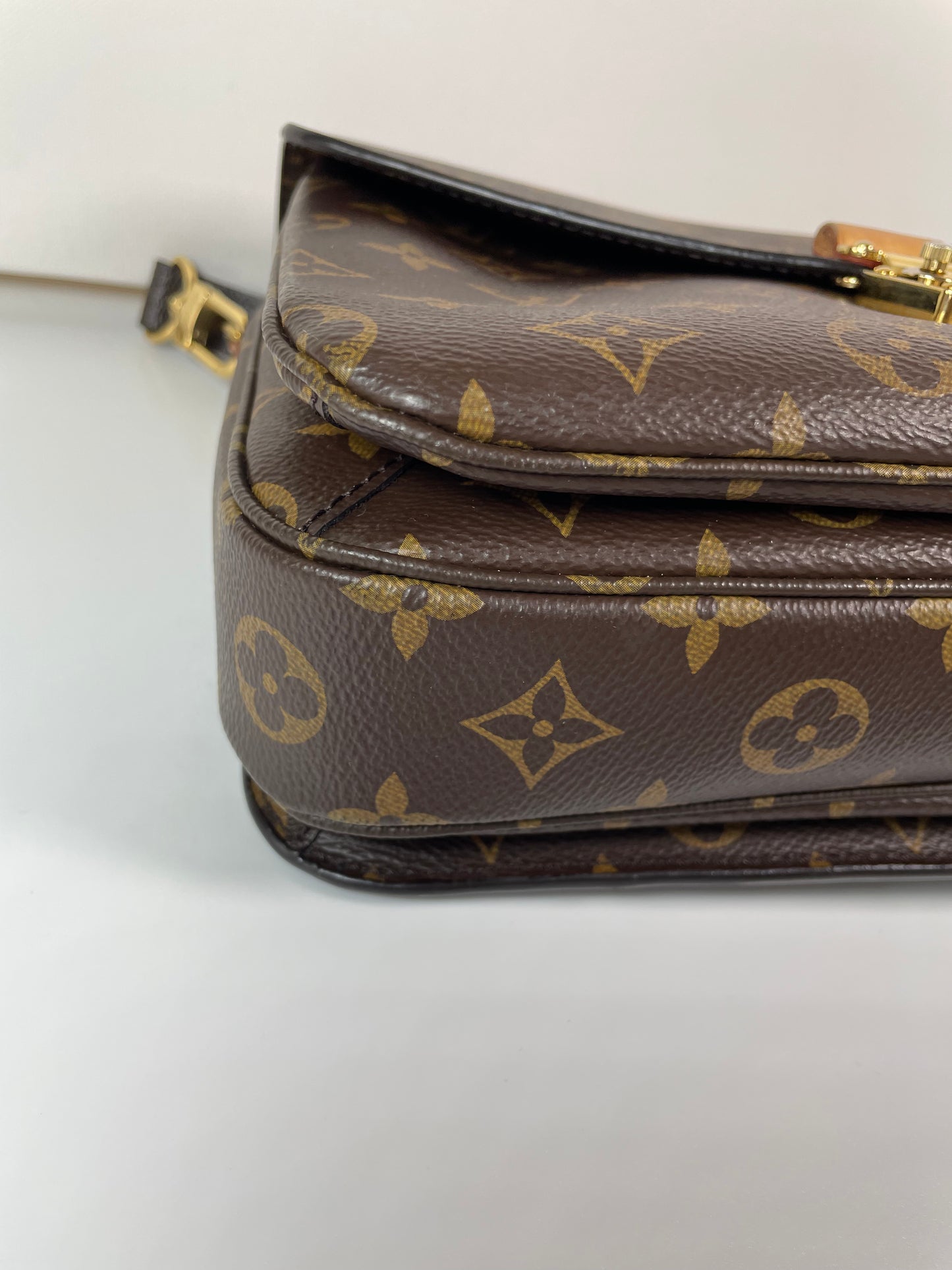 Preloved Louis Vuitton Pochette Metis Crossbody Bag