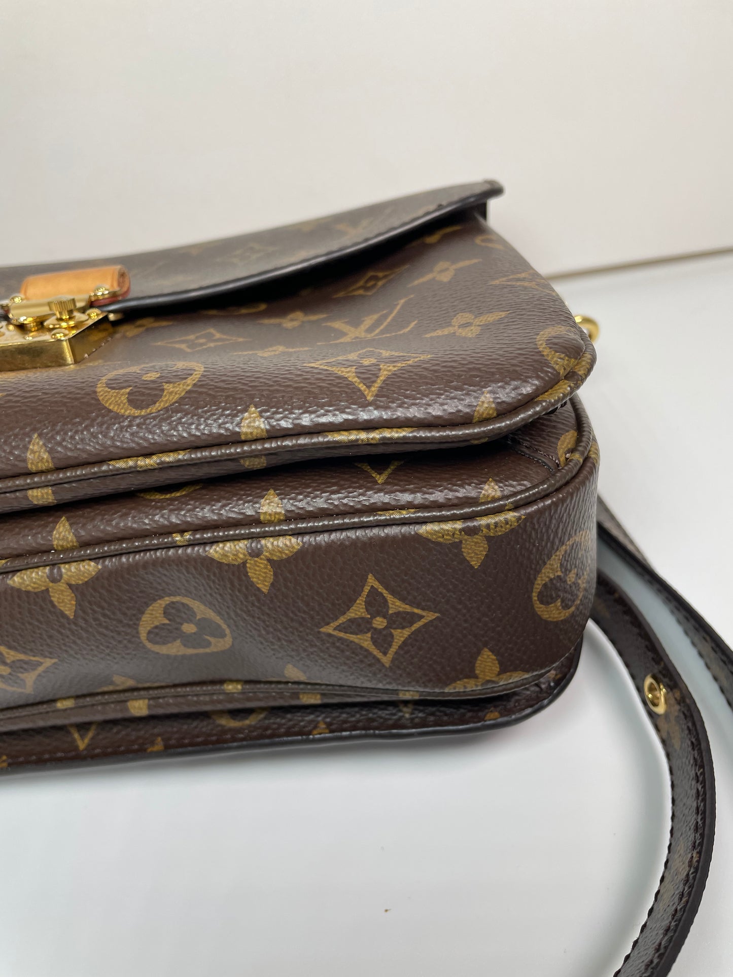 Preloved Louis Vuitton Pochette Metis Crossbody Bag
