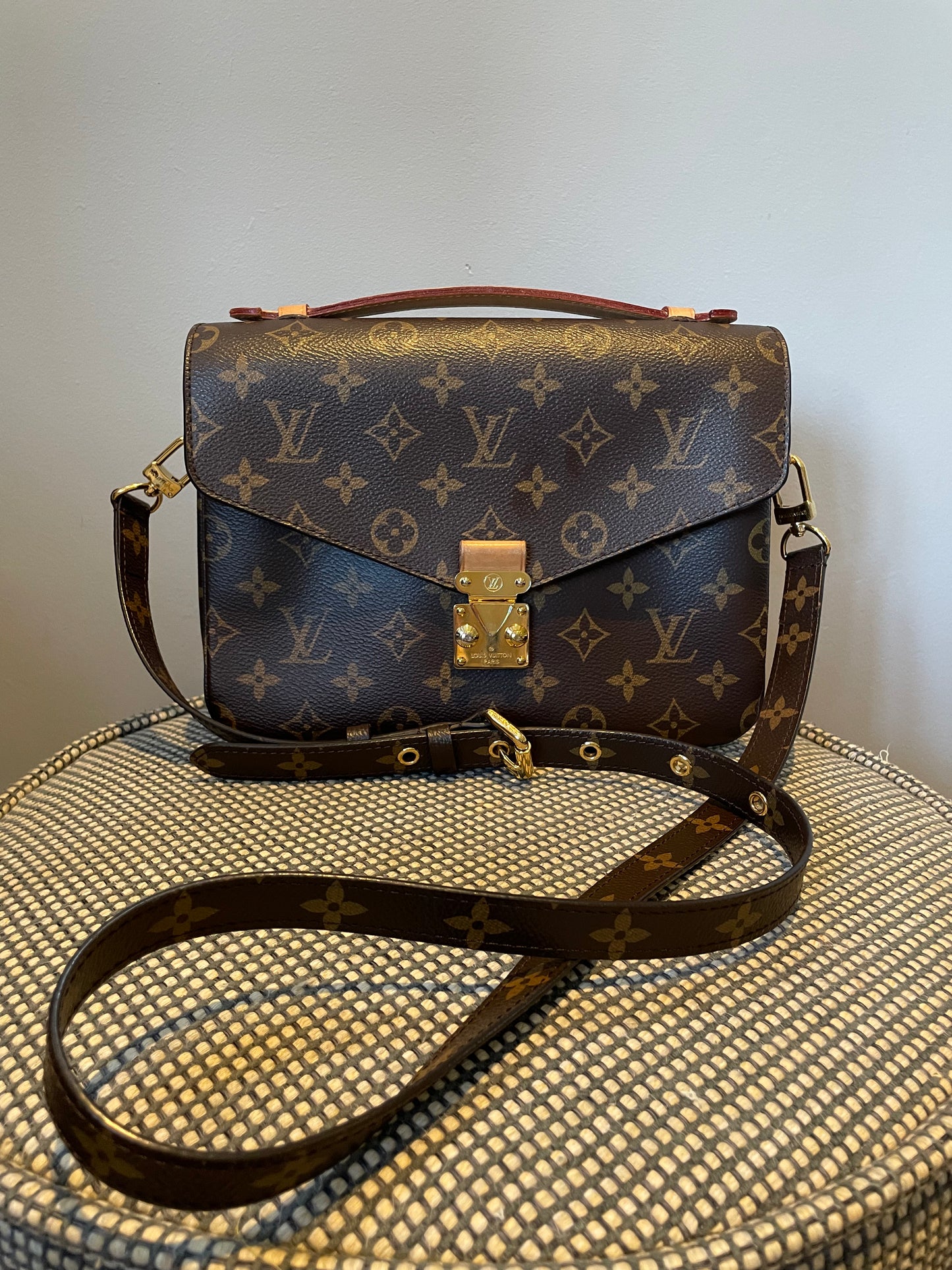 Preloved Louis Vuitton Pochette Metis Crossbody Bag