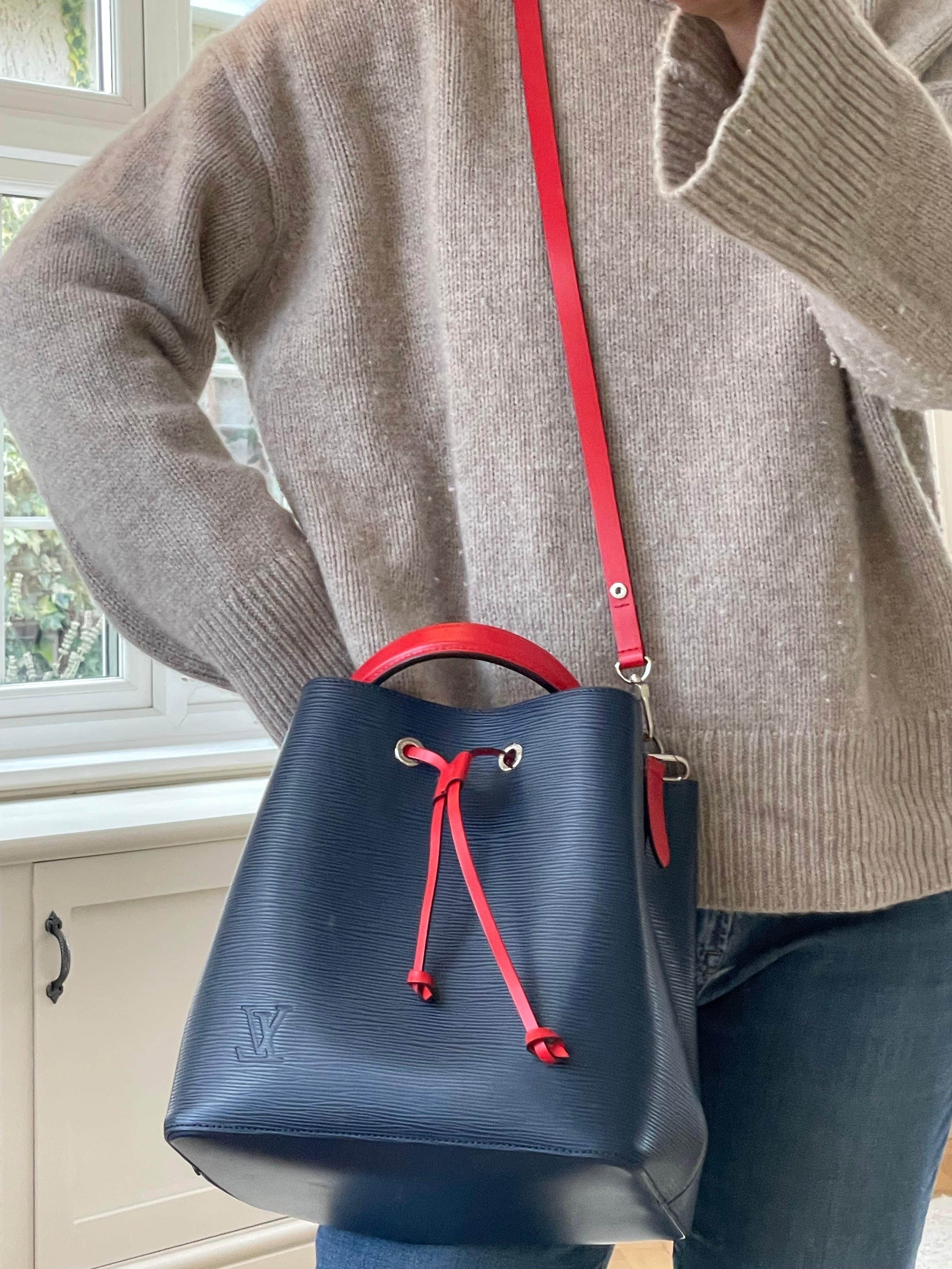Preloved Louis Vuitton Epi Leather NeoNoe Bucket Bag Carry Kind