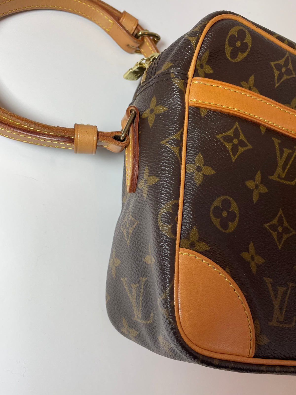 Preloved Vintage Louis Vuitton Canvas Trocadero 30 Bag