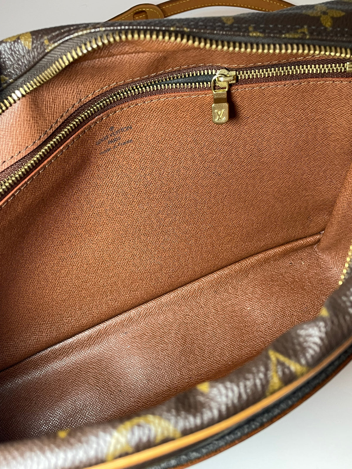 Preloved Vintage Louis Vuitton Canvas Trocadero 30 Bag
