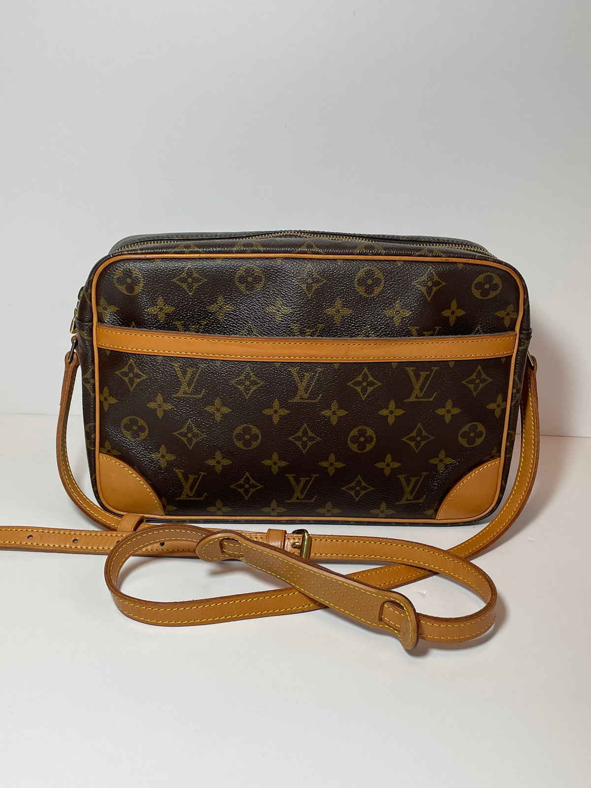 Preloved Vintage Louis Vuitton Canvas Trocadero 30 Bag