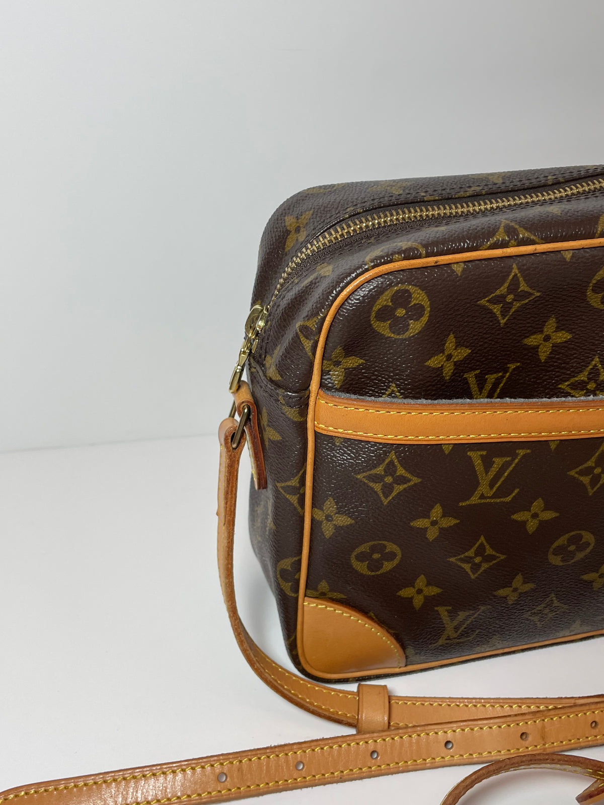 Preloved Vintage Louis Vuitton Canvas Trocadero 30 Bag