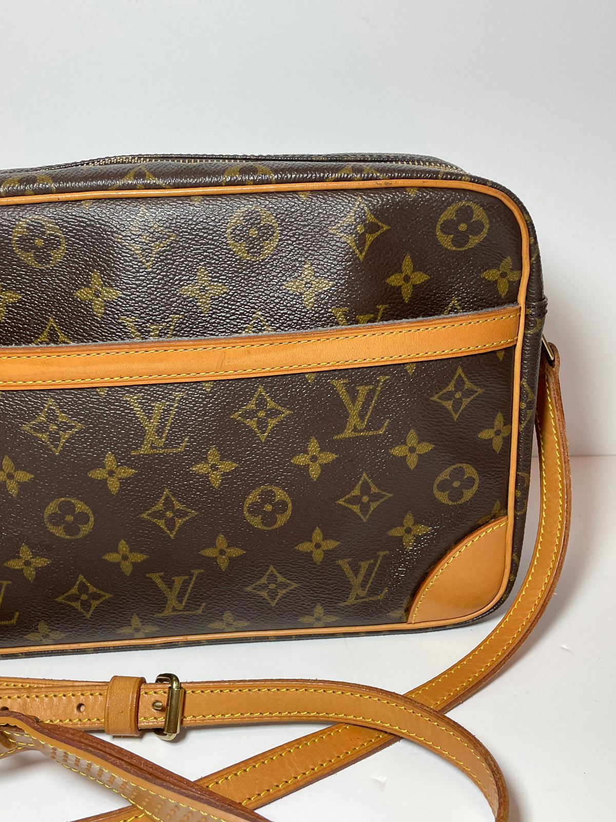 Preloved Vintage Louis Vuitton Canvas Trocadero 30 Bag