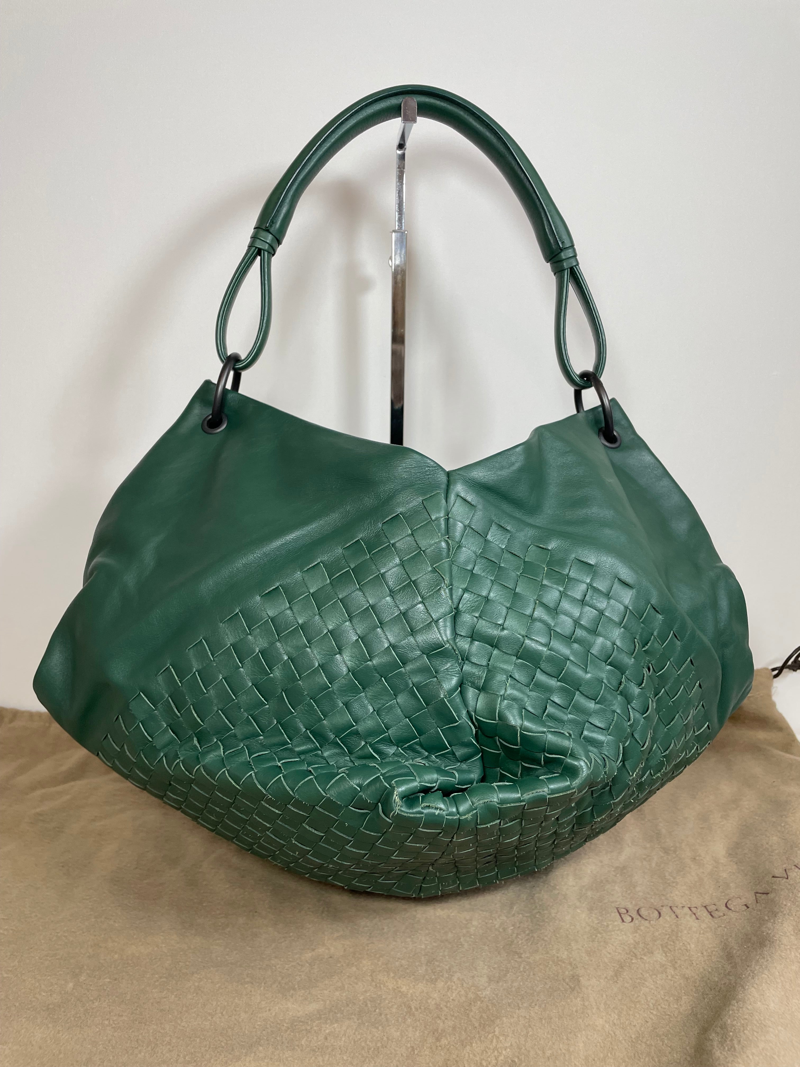 Bottega Veneta Carry Kind