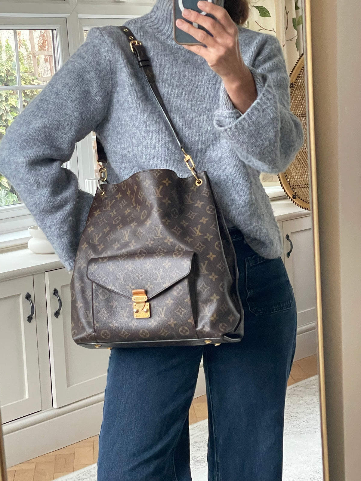 Preloved Louis Vuitton Metis Hobo Shoulder Bag