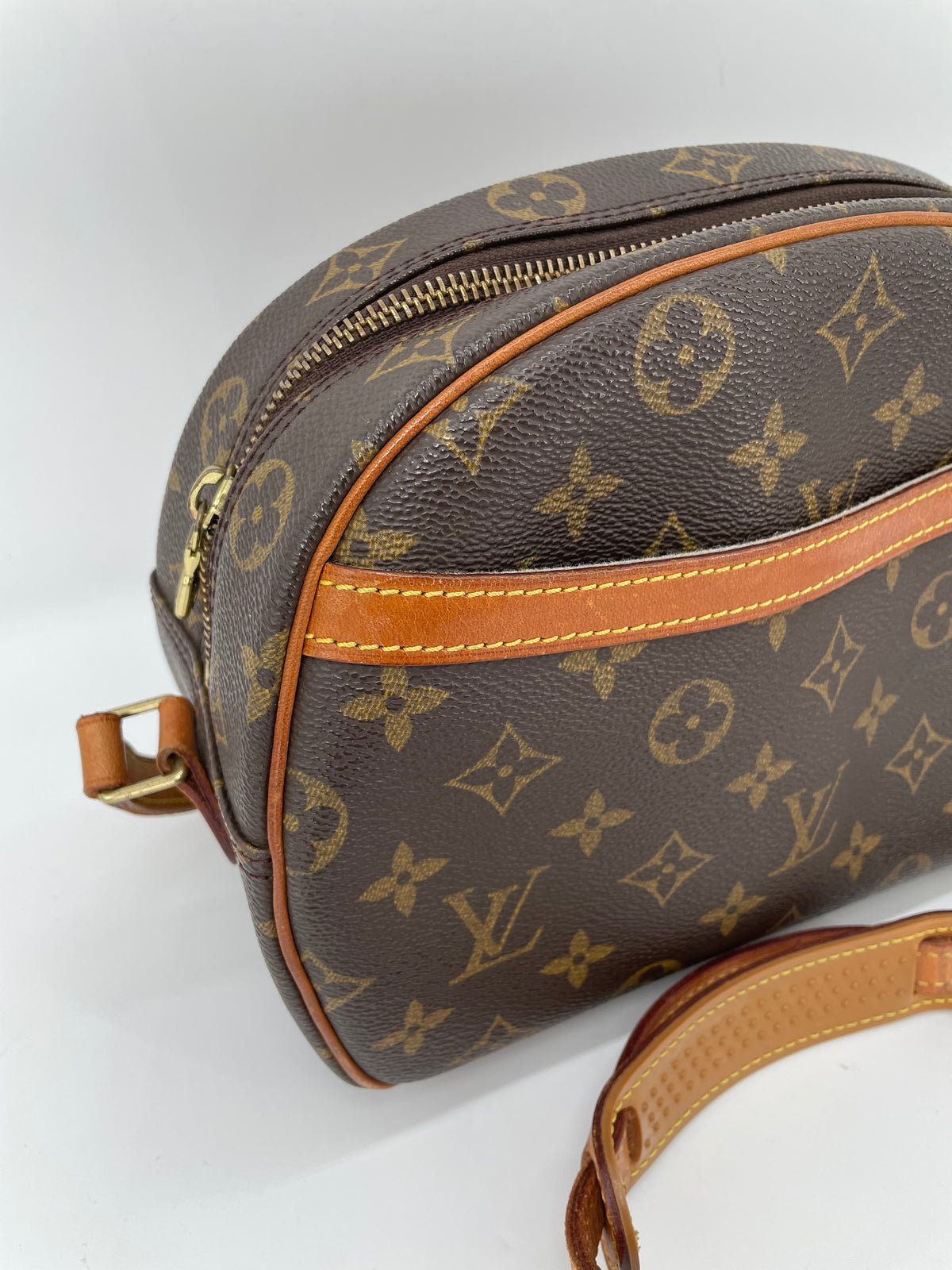 Preloved Louis Vuitton Blois Camera Bag