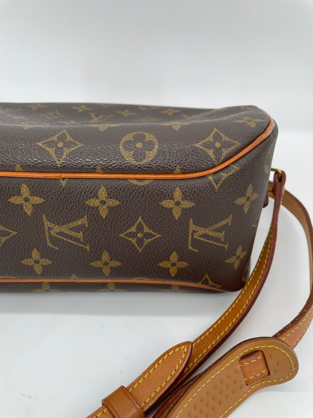 Preloved Louis Vuitton Blois Camera Bag