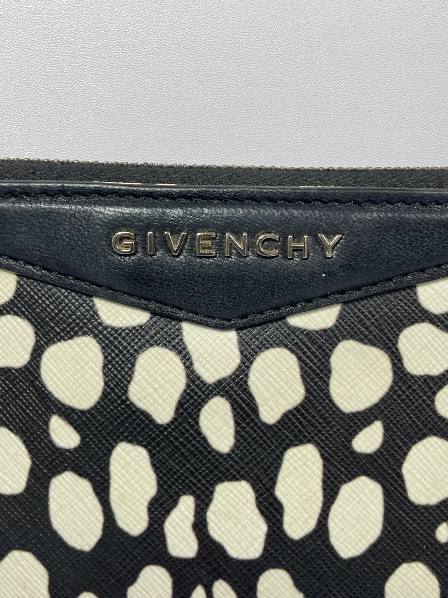 Preloved Givenchy Antigona Zip Close Pouch