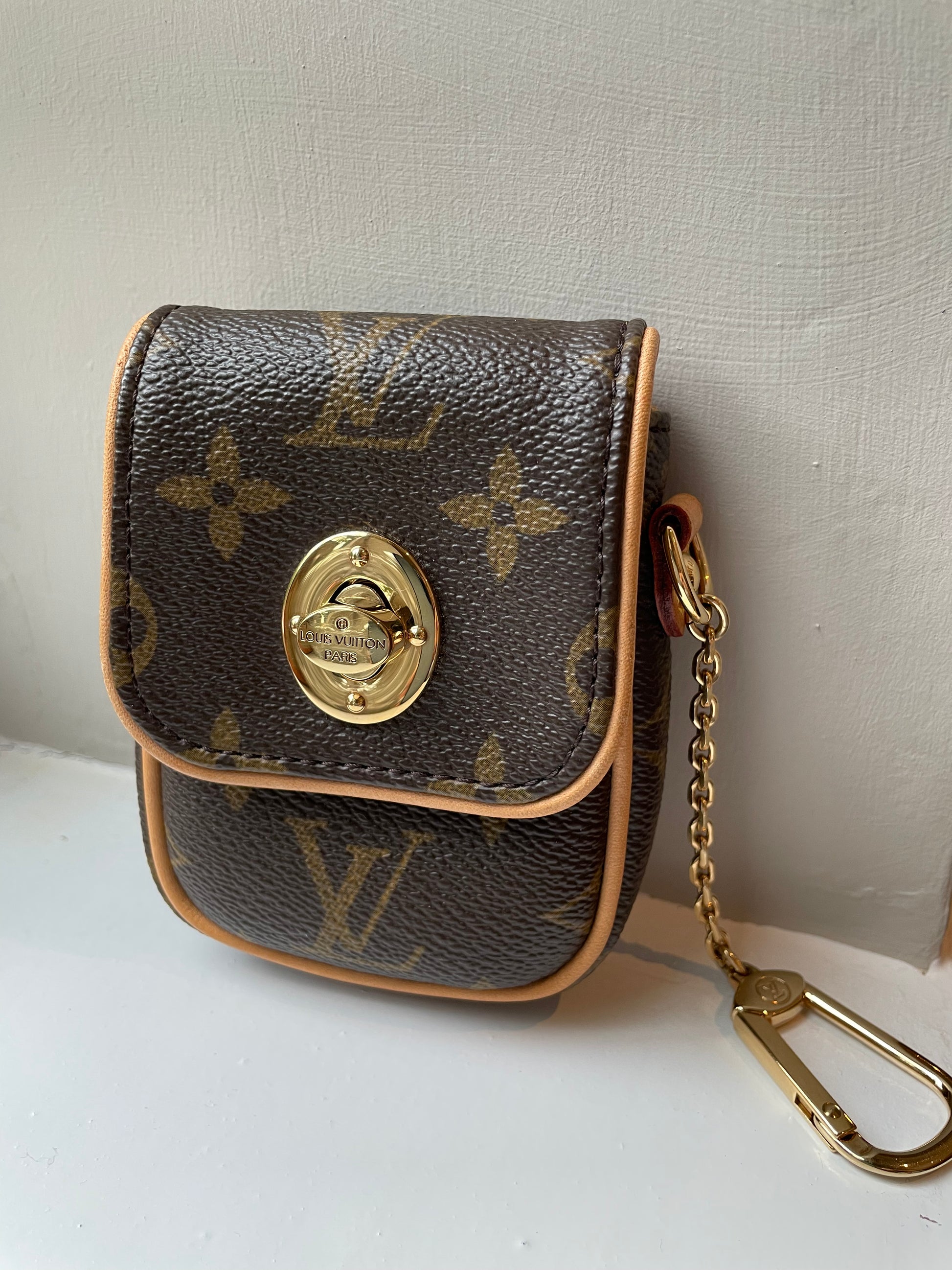 Preloved Louis Vuitton Mini Monogram Tulum Pochette – Carry Kind