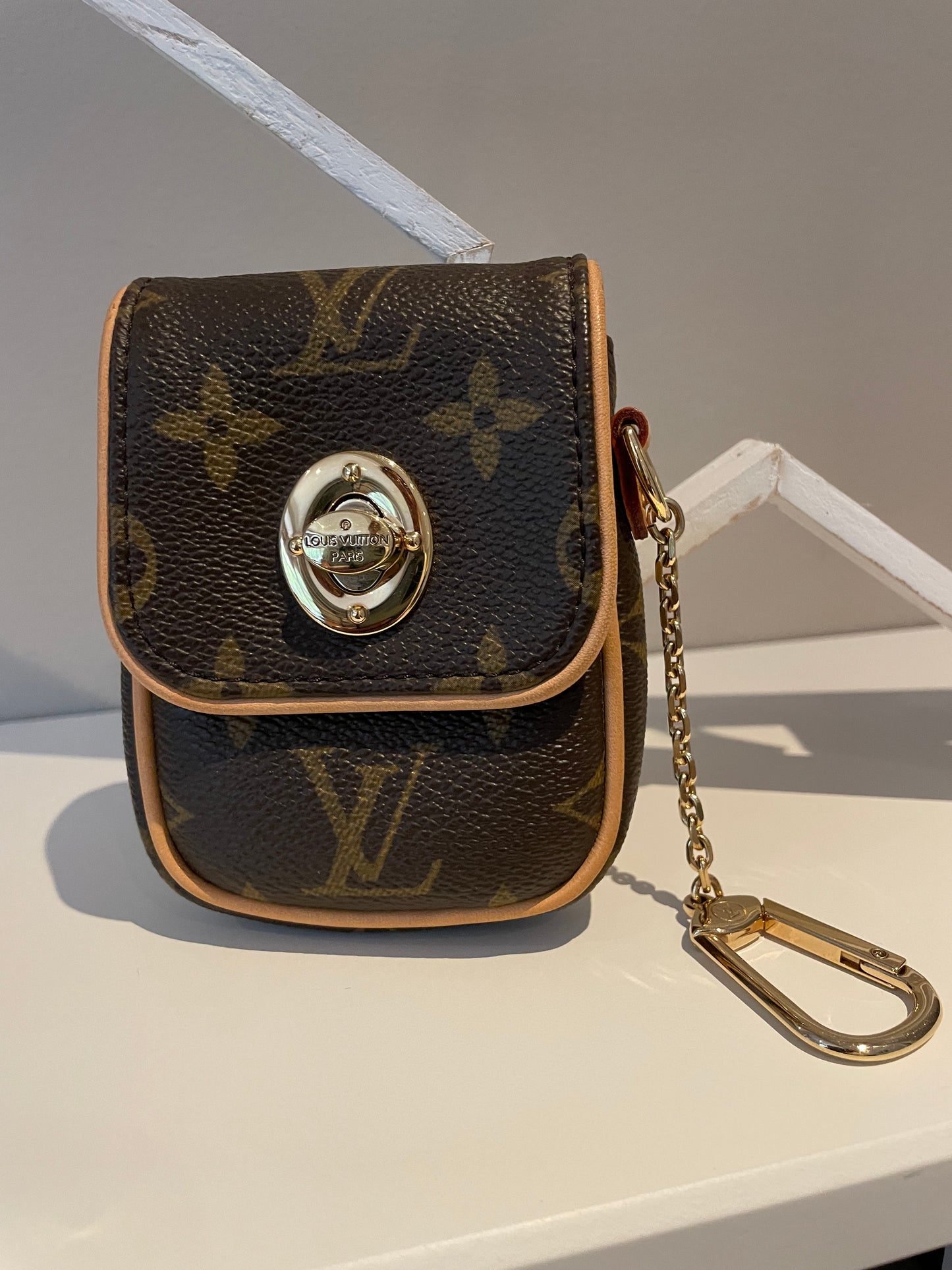 Preloved Louis Vuitton Mini Monogram Tulum Pochette – Carry Kind
